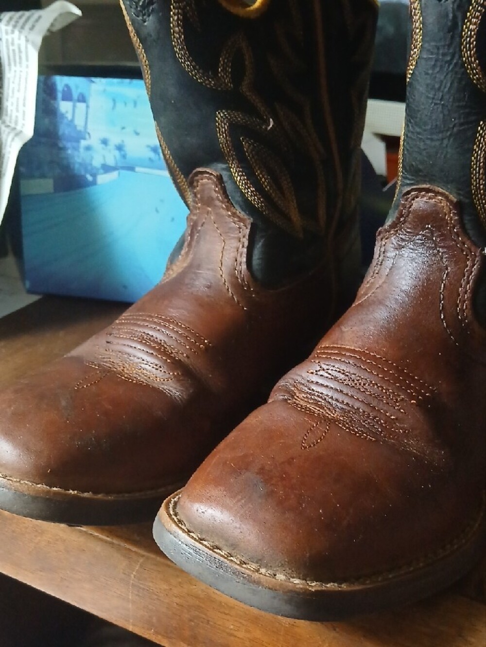Justin Wide Square Toe Boots Kids Sz 1D Brown Boots Black Shaft Yellow Stitch